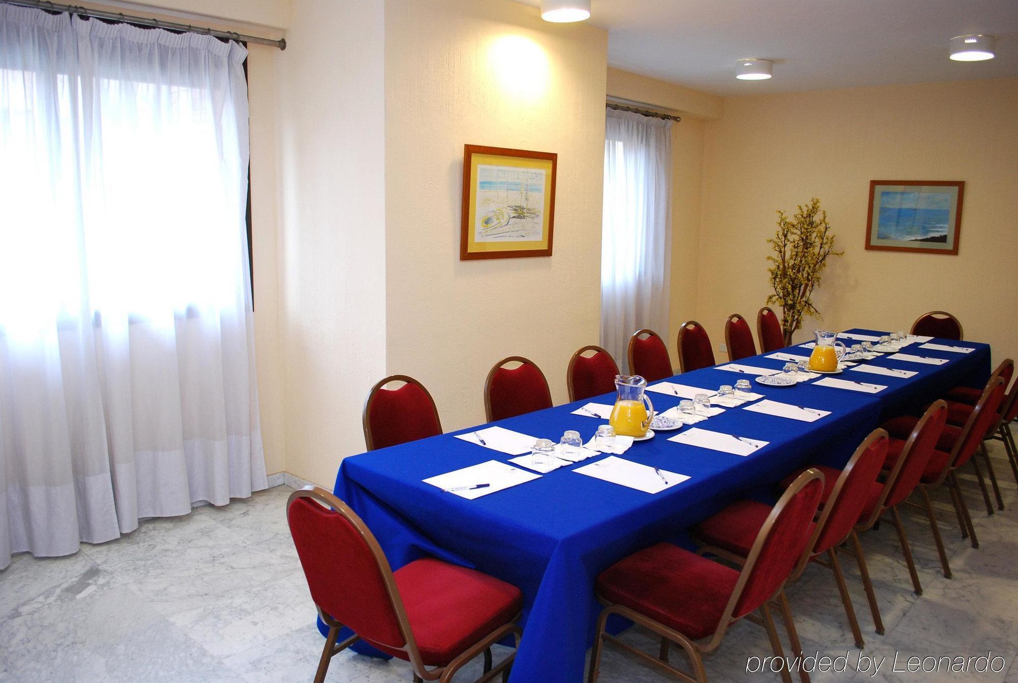 Aparthotel Convencion-Barajas Madrid Facilities photo