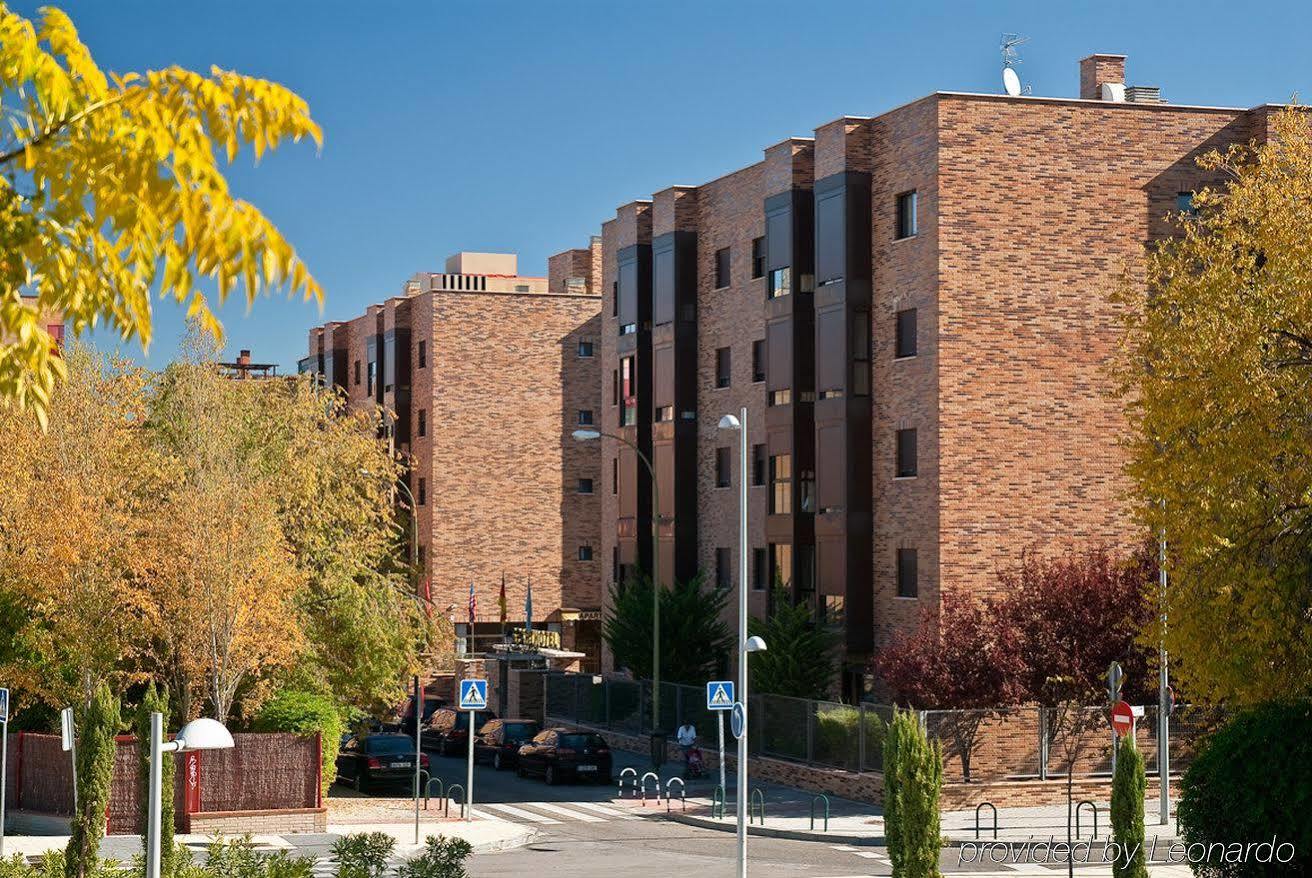 Aparthotel Convencion-Barajas Madrid Exterior photo